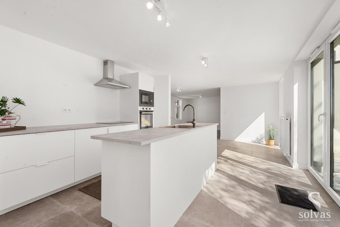 Moderne woning, gerenoveerd, nabij centrum Zomergem 