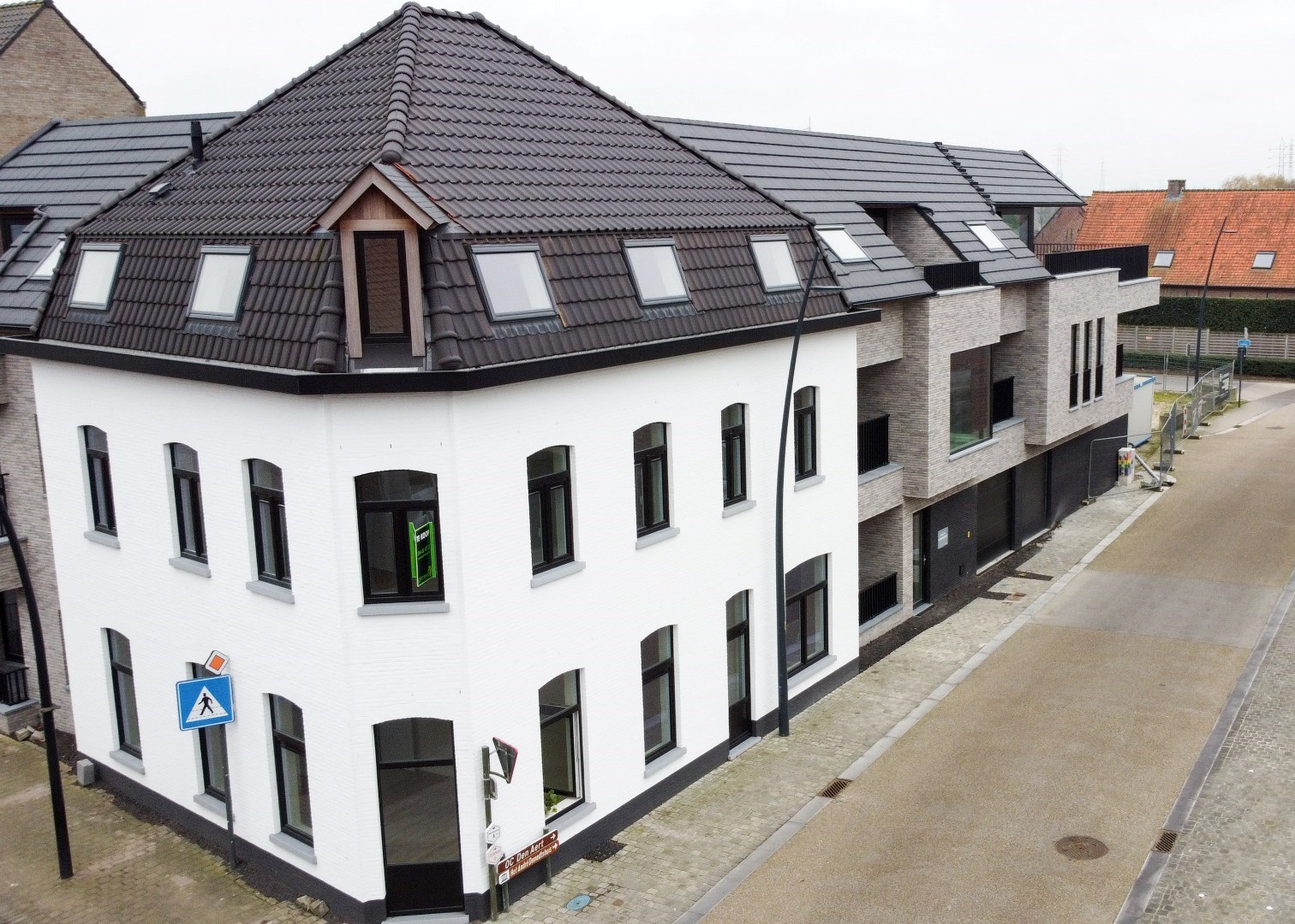 Volledig afgewerkt appartement met 2 slaapkamers en terras 