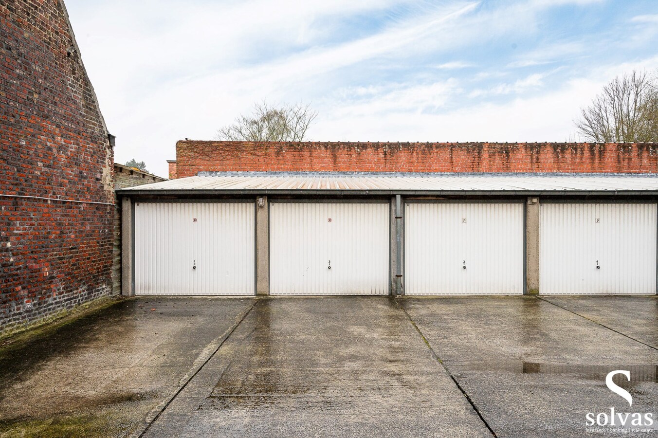 Ruim appartement met tuintje en garage 