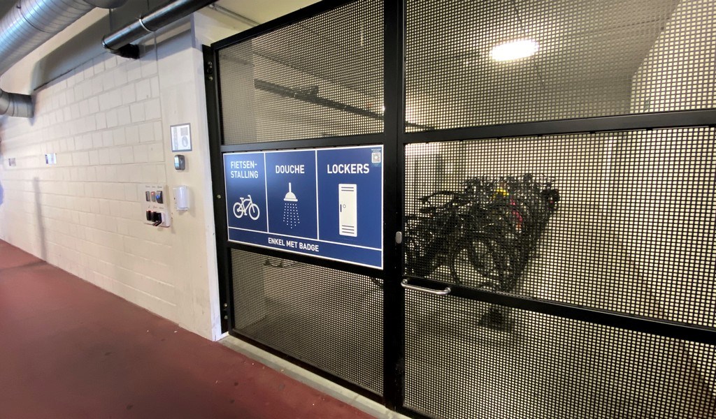 Recente kantoren te huur in Blue Towers vlakbij klaverblad in Gent