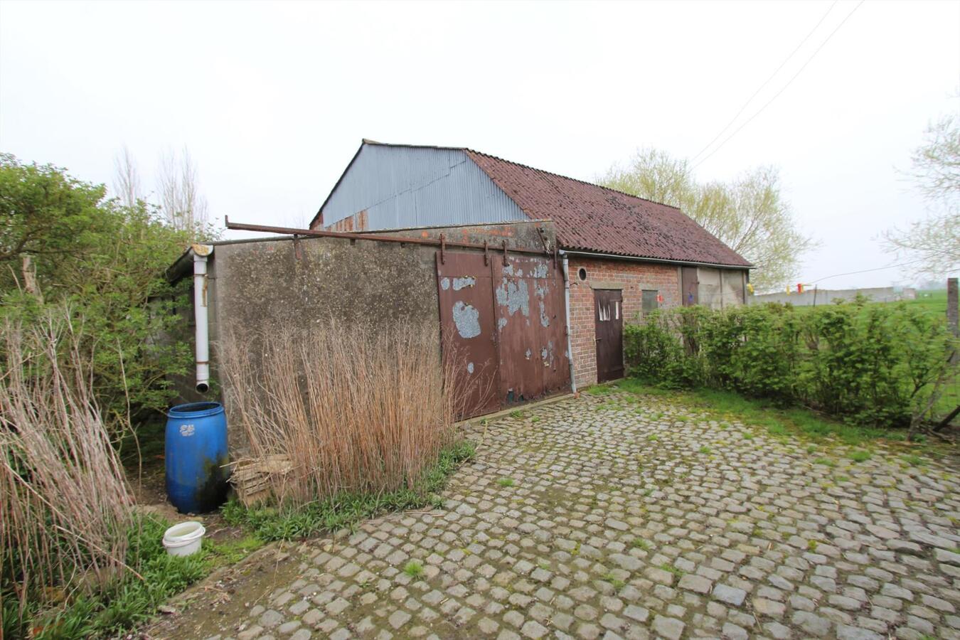 Alleenstaande woning hoeve met uitgestrekte vergezichten te Koekelare 