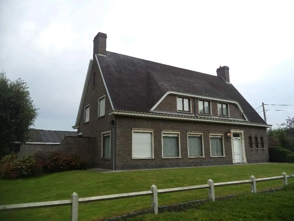 Prachtig gelegen landhuis met loods te Moere