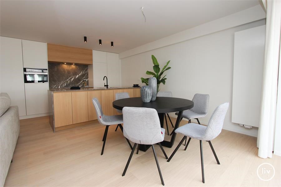 Top gerenoveerd appartement nabij de Lippenslaan en Zeedijk gelegen. Gevelbreedte van 7m! 