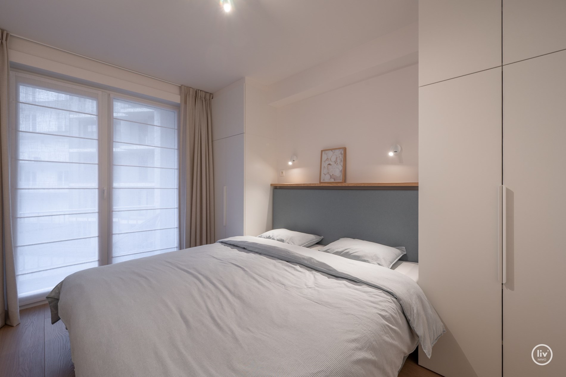 Prachtig gerenoveerd appartement, ideaal gelegen tussen het Driehoeksplein  en de zeedijk te Knokke. 