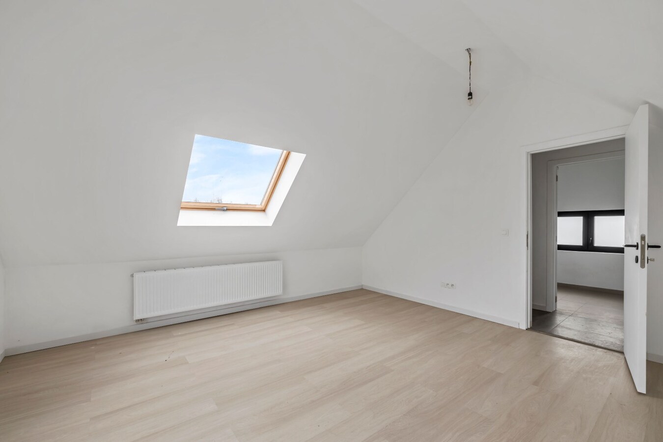 Luxueus gerenoveerde (2025) woning bijgebouw &amp; ruime tuin in Zwijndrecht 