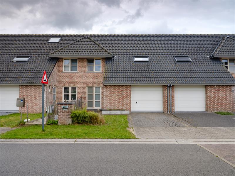 VERKOCHT! Uitzonderlijk mooie woning in residenti&#235;le wijk te Eeklo 