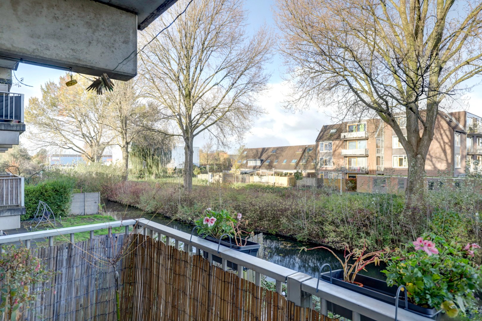 Energiezuinig en gerenoveerd (2019) 3-kamer appartement met balkon en berging op een rustige en centrale locatie! 