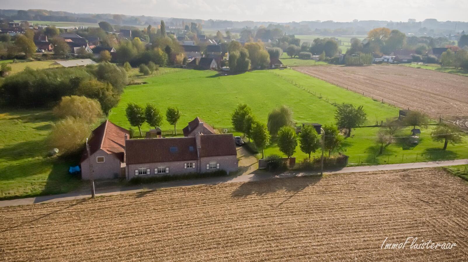 Betoverende, gezellige hoeve met stallen op 7.830 m&#178; te Wieze 