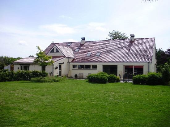 Gerenoveerde hoeve met stalgebouw op ca. 1,2 ha 