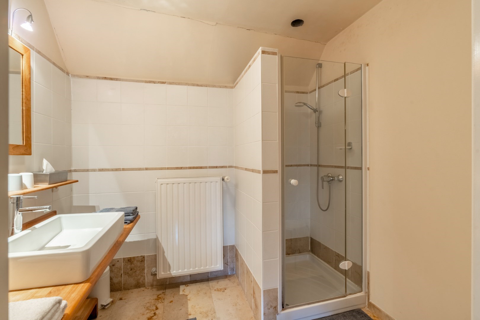 gastenverblijf 2: badkamer