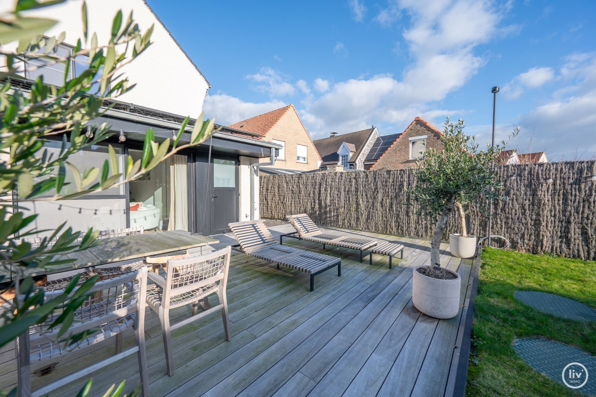 Belle maison individuelle r&#233;nov&#233;e avec go&#251;t dans un emplacement de premier choix dans la rue Kalfstraat &#224; Knokke. 