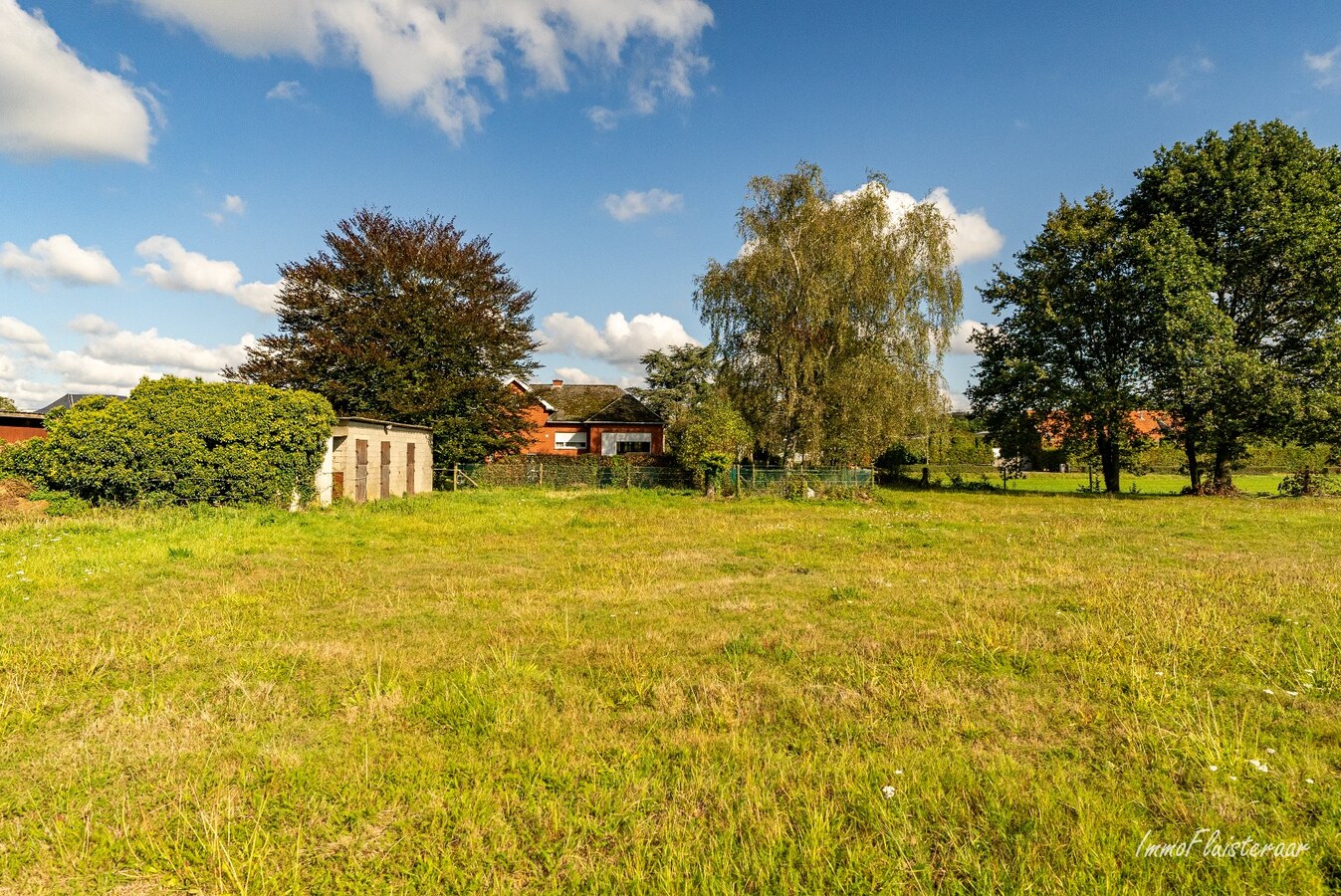 Renovated house with stables and pasture on 4,153 m2 in Morkhoven. 