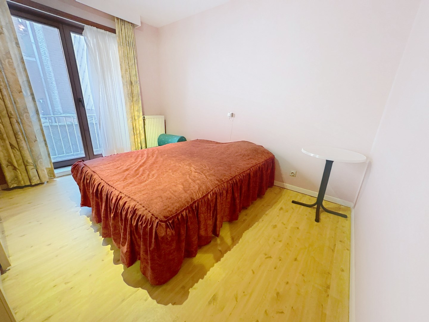 Ruim appartement gelegen aan de achterzijde van de Zeedijk 
