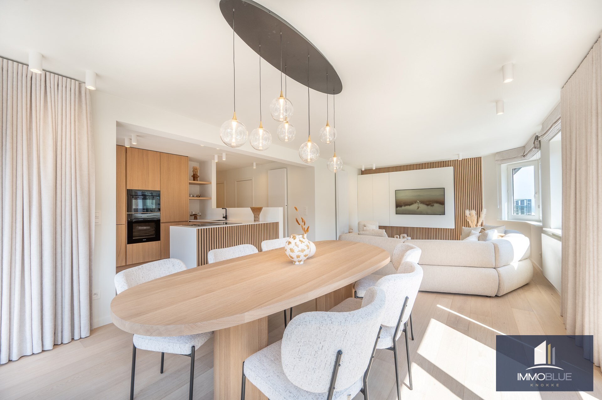 Appartement d’angle avec terrasse orient&#233;e au sud et belle vue sur la mer. 