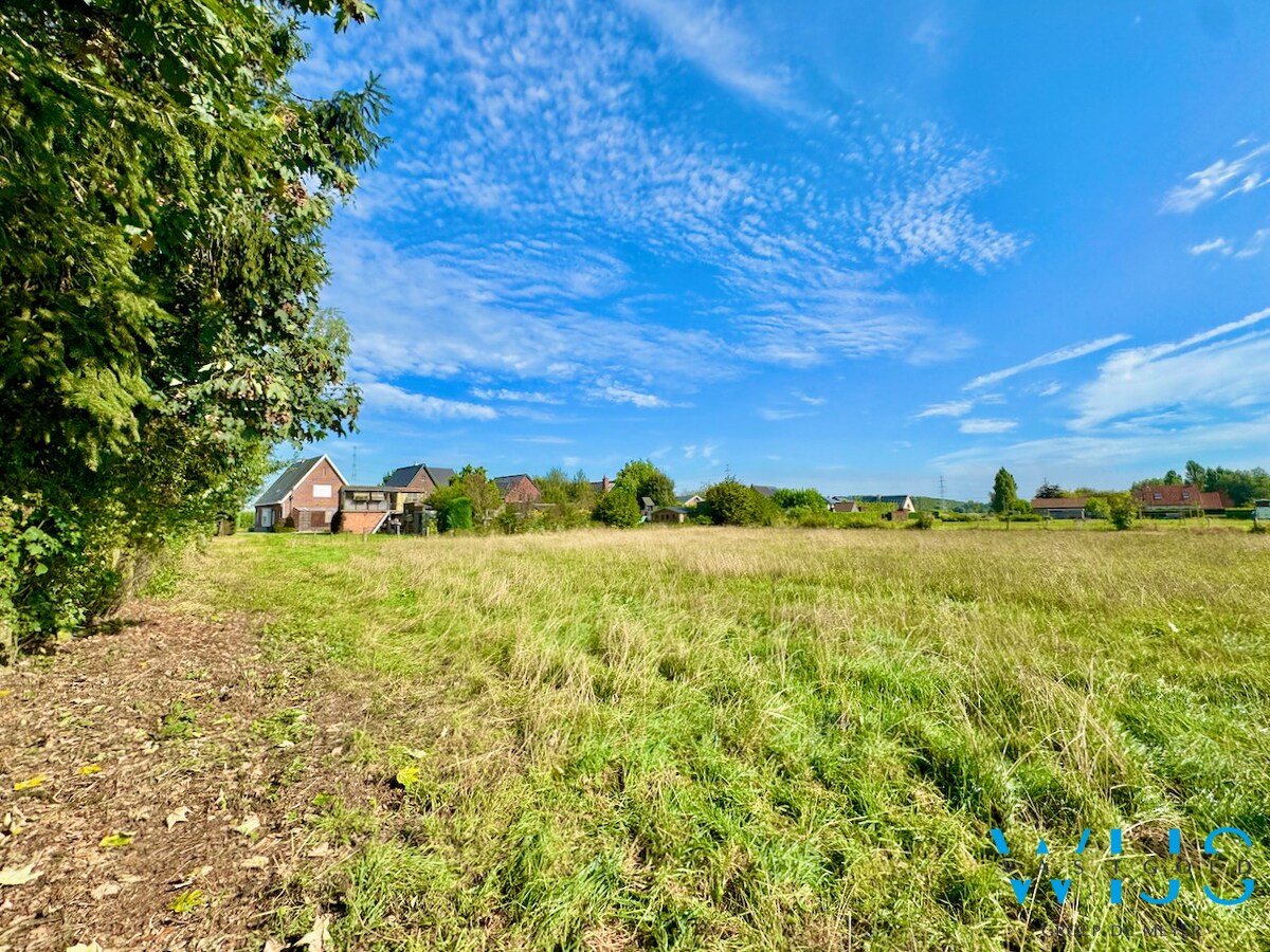 Woonhuis op een perceel van 3.848 m&#178; te Sleidinge ! 