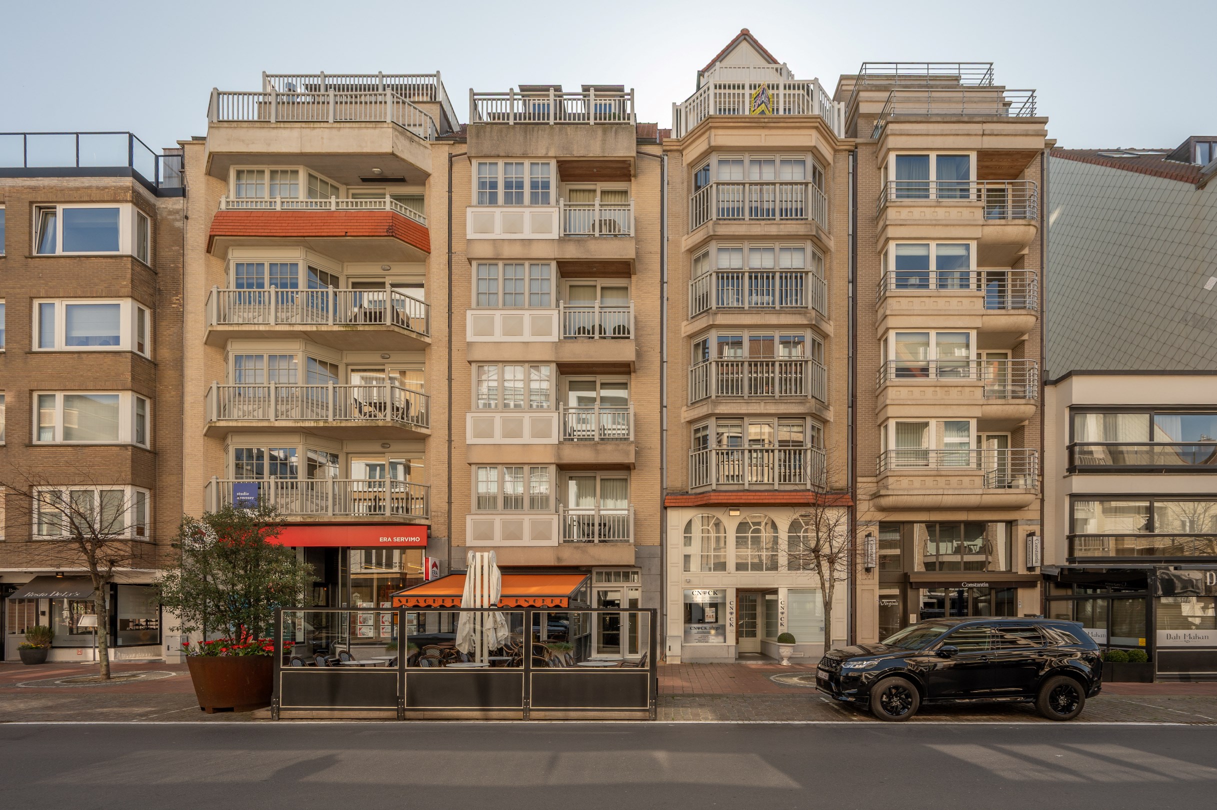 Instapklaar appartement met mooi zonneterras, gelegen op de Dumortierlaan. 