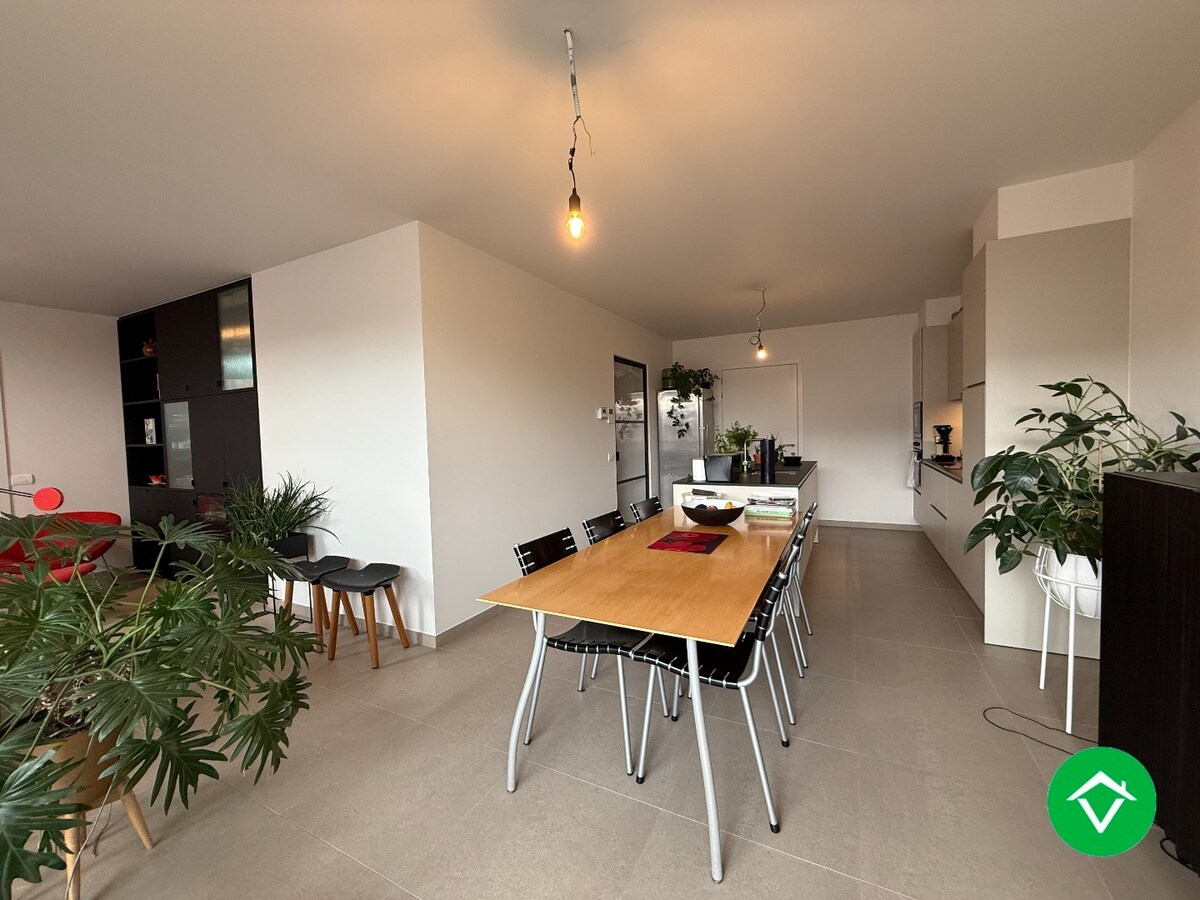 Nieuwbouwappartement met 3 slaapkamers, terras en autostaanplaats in hartje Gits 