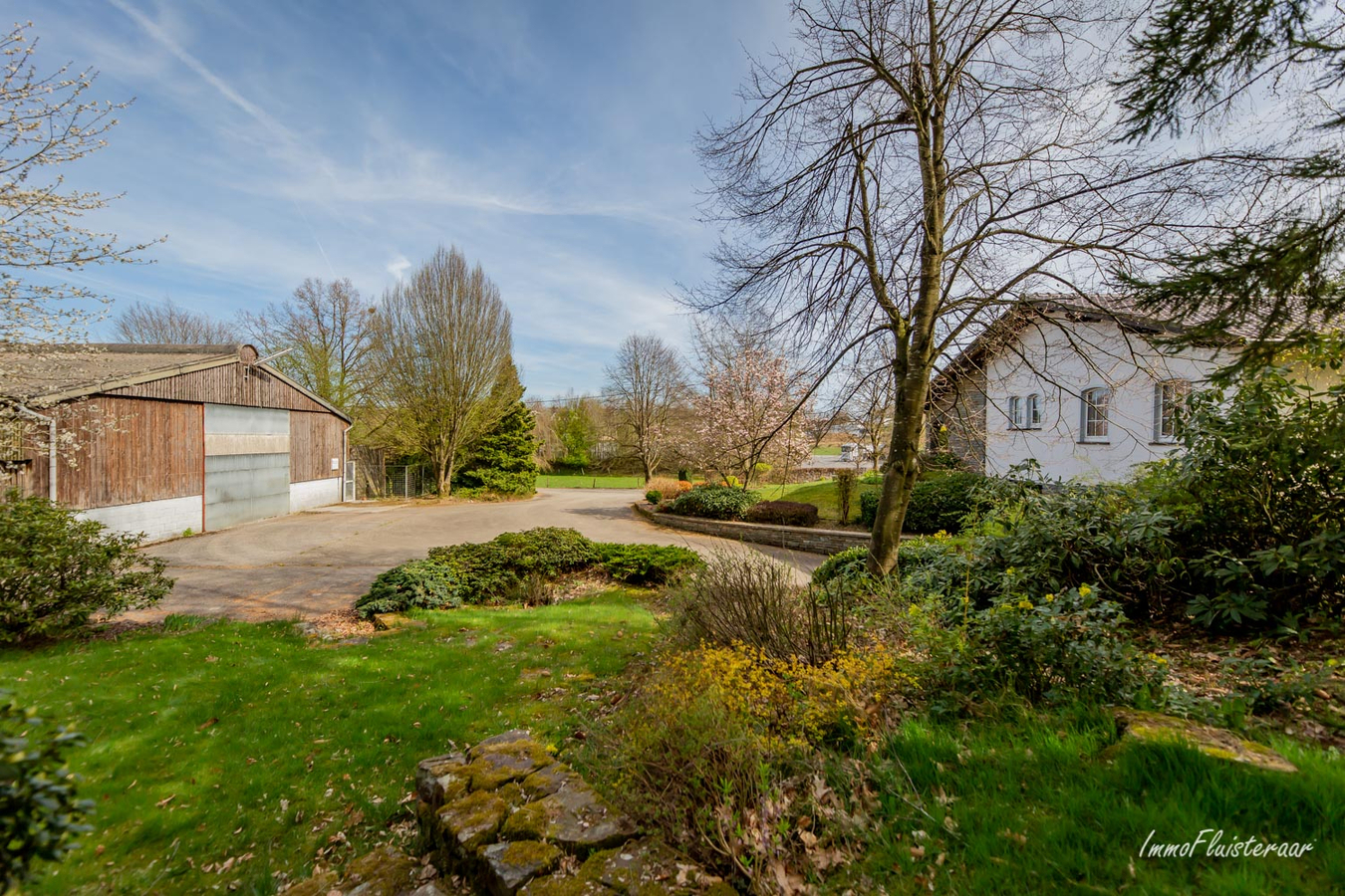 Maison avec grand hangar et prairie sur env. 9ha &#224; Gr&#252;fflingen (Burg-Reuland/Li&#232;ge) 