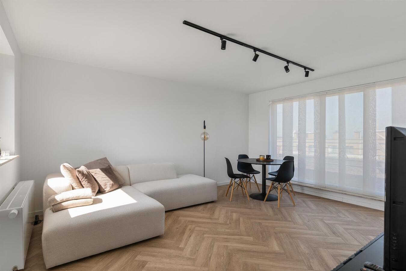 Kwalitatief gerenoveerd appartement met terras van 35m&#178;! 