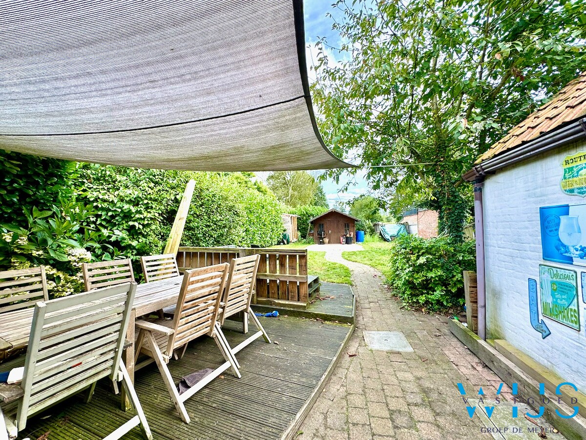 Instapklaar woonhuis op perceel van 450m&#178; te ERTVELDE ! 