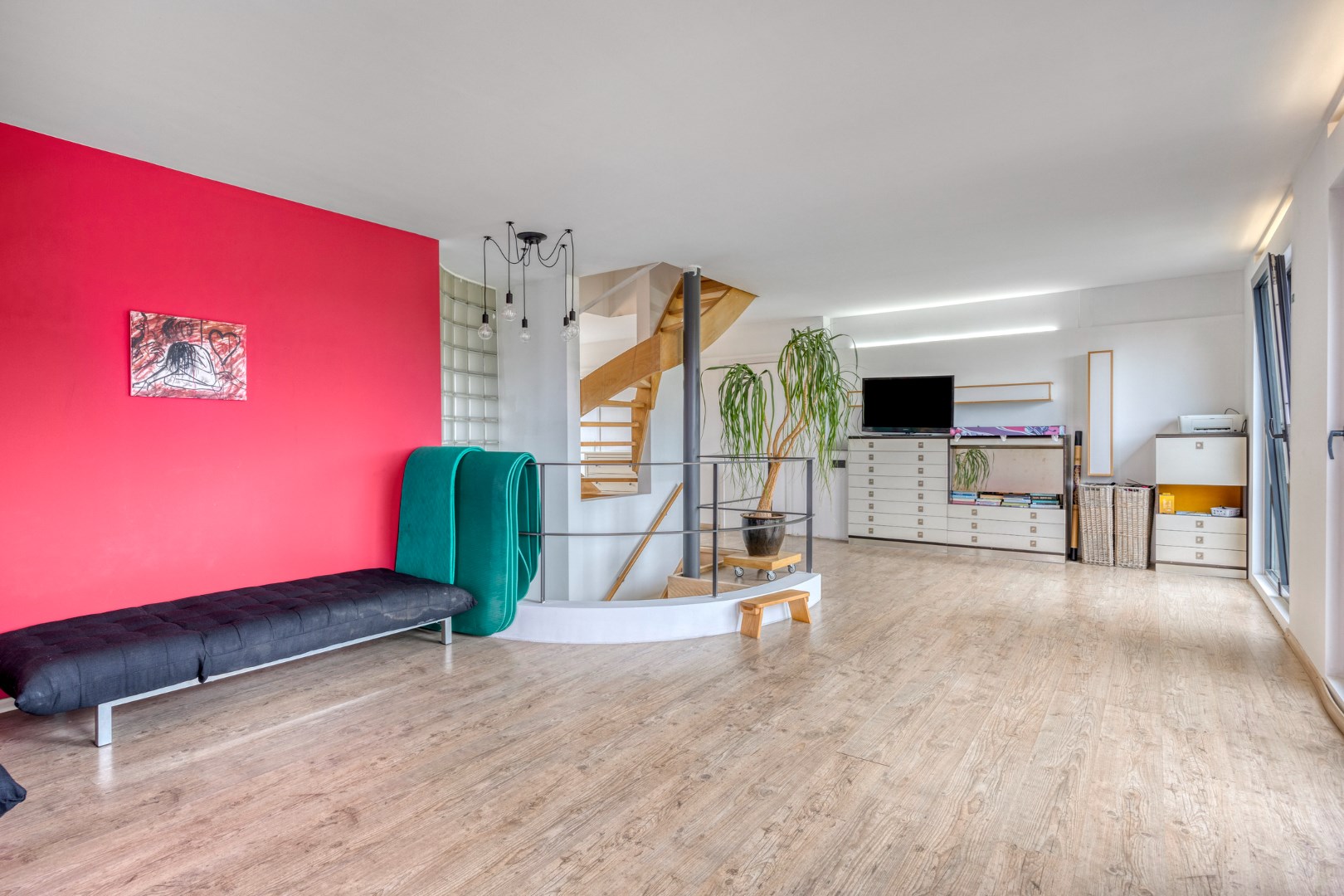Villa met praktijkruimte op perceel van 1.817m&#178; te Geel 