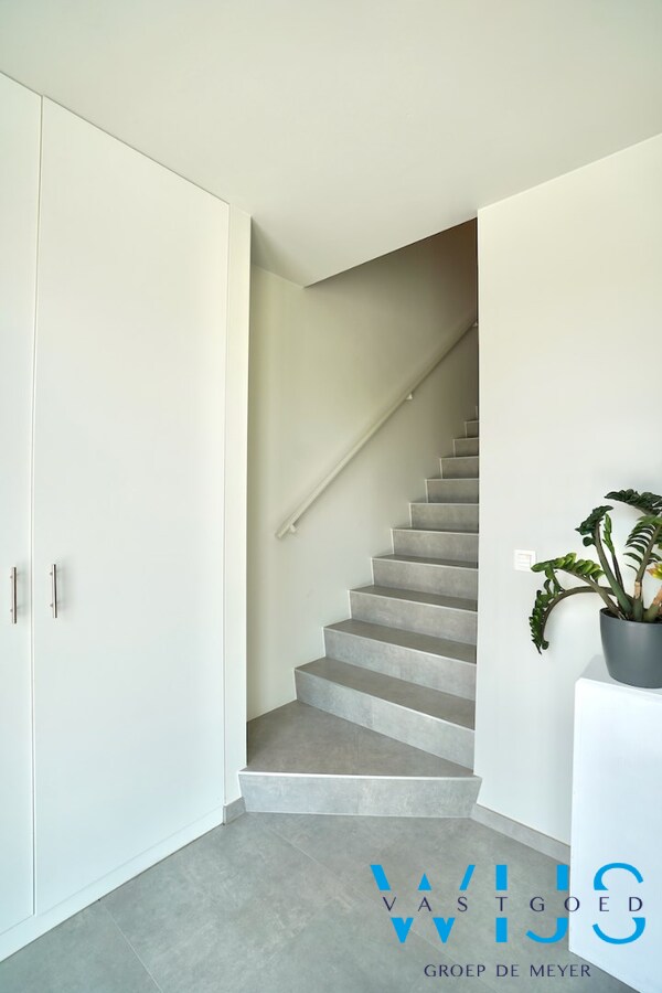 Zeer tof kantoor van 130m&#178; te Assenede ! 