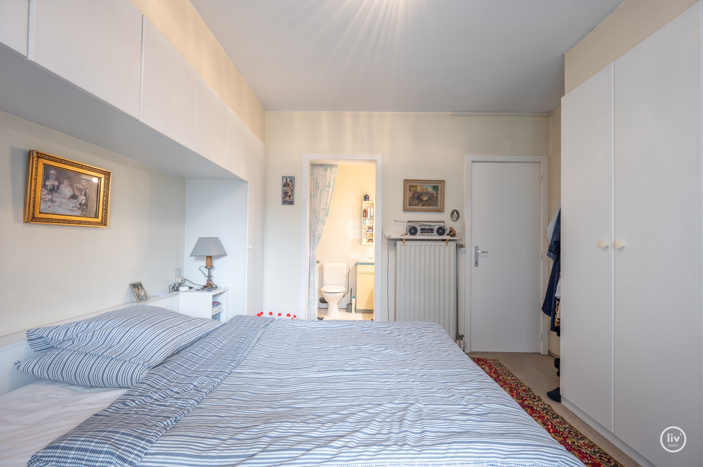 Agr&#233;able appartement spacieux de 2 chambres avec une belle largeur de fa&#231;ade, situ&#233; au centre de la rue Blancgarin &#224; Knokke. 