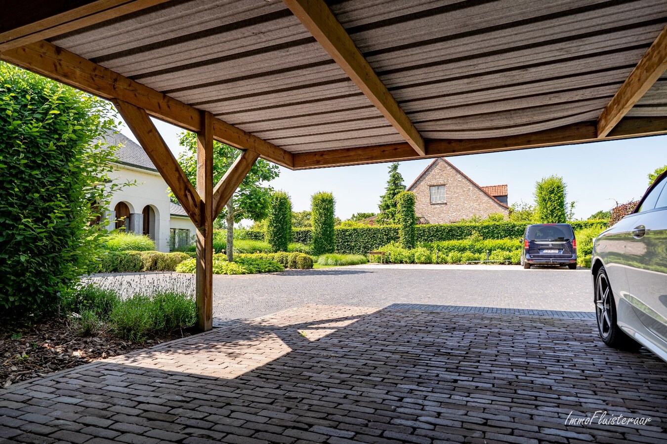 Villa met zwembad op ca. 2.155 m2 te Nijlen (Mogelijkheid tot aankoop aanpalende weide van ca. 5.251 m2, ideaal voor het houden van dieren) 