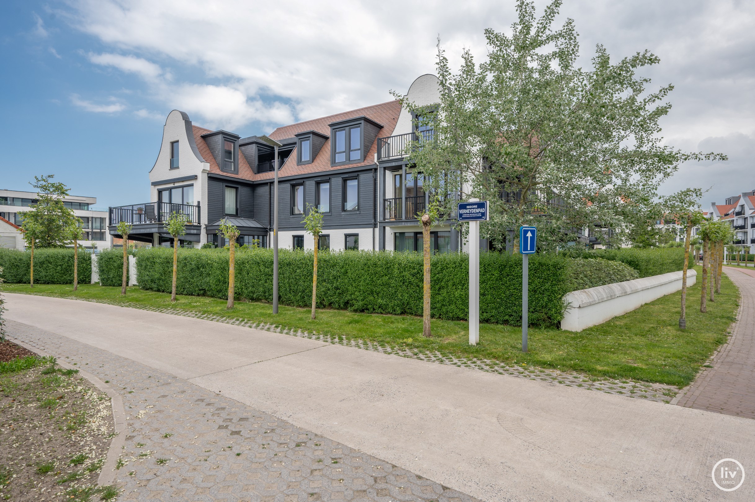 Magnifique appartement d&#39;angle avec beaucoup de lumi&#232;re naturelle situ&#233; dans une petite r&#233;sidence de villas &#224; Duinenwater. 