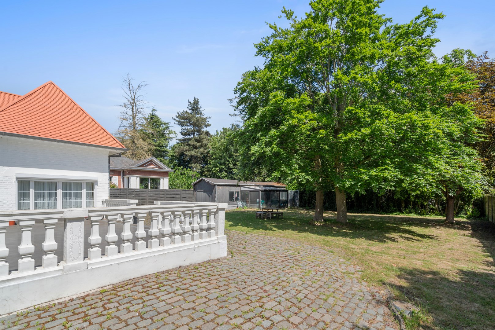 Stijlvolle villa met 5 slaapkamers op mooi perceel van 1325m&#178; 