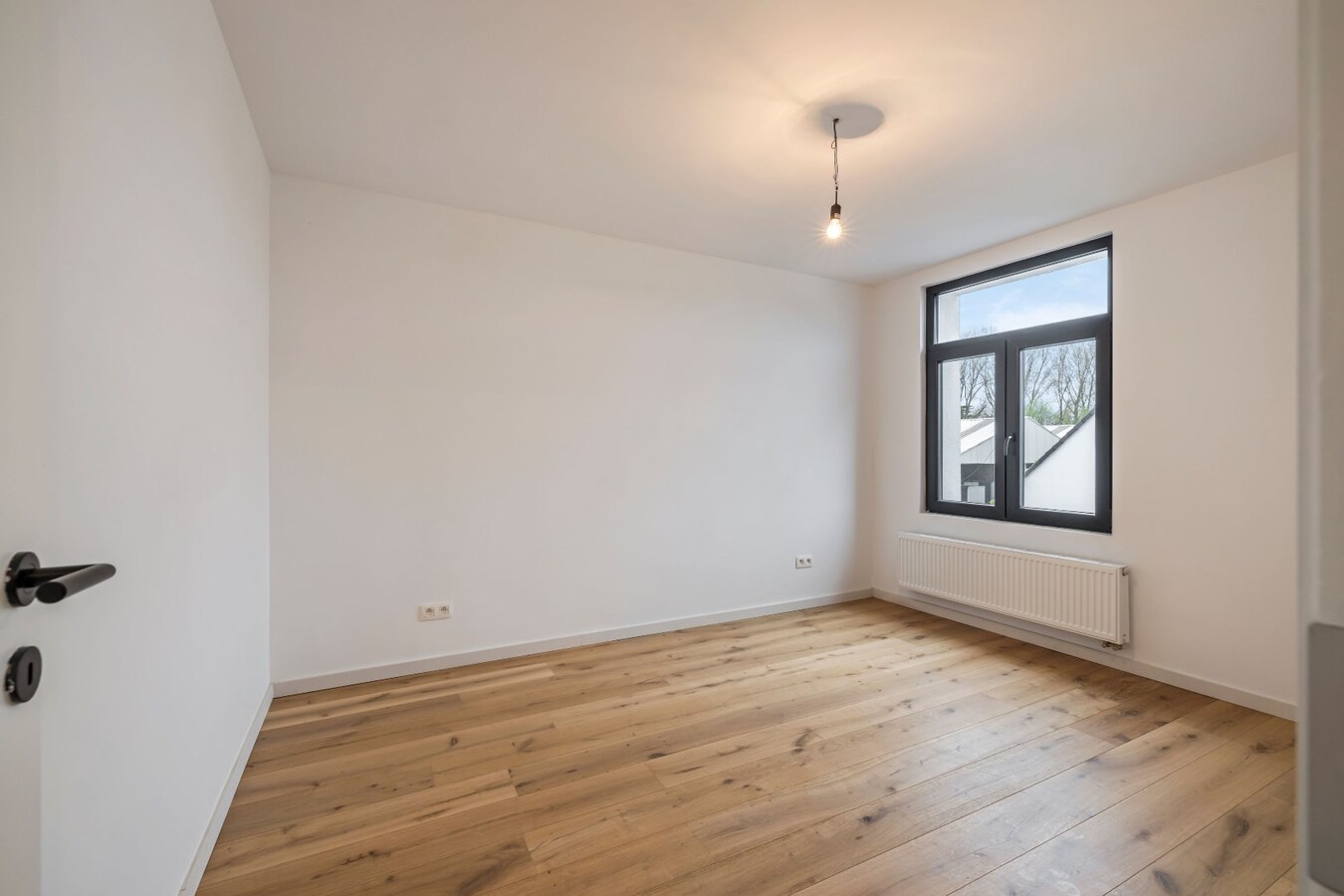 Luxueus gerenoveerde (2025) woning bijgebouw &amp; ruime tuin in Zwijndrecht 