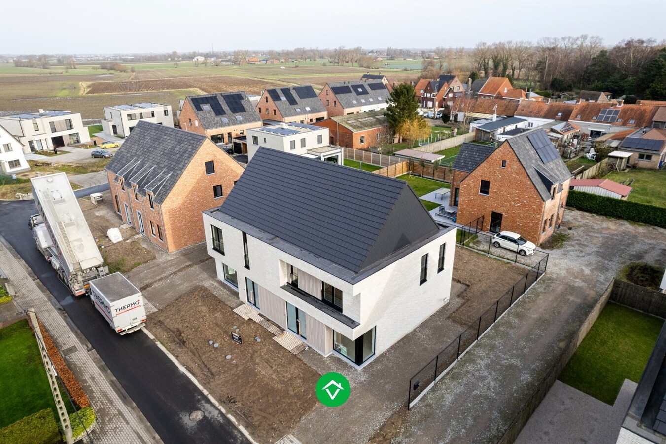 Half-open nieuwbouwwoning met 4 slaapkamers en tuin te Ichtegem 