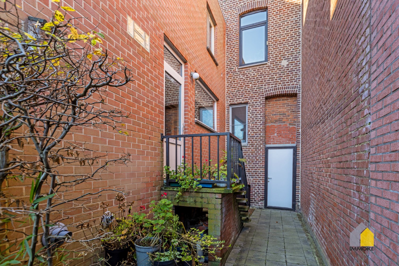 Gelijkvloers appartement (89 m&#178;) met 2 slaapkamers, stadstuintje en kelderberging. 