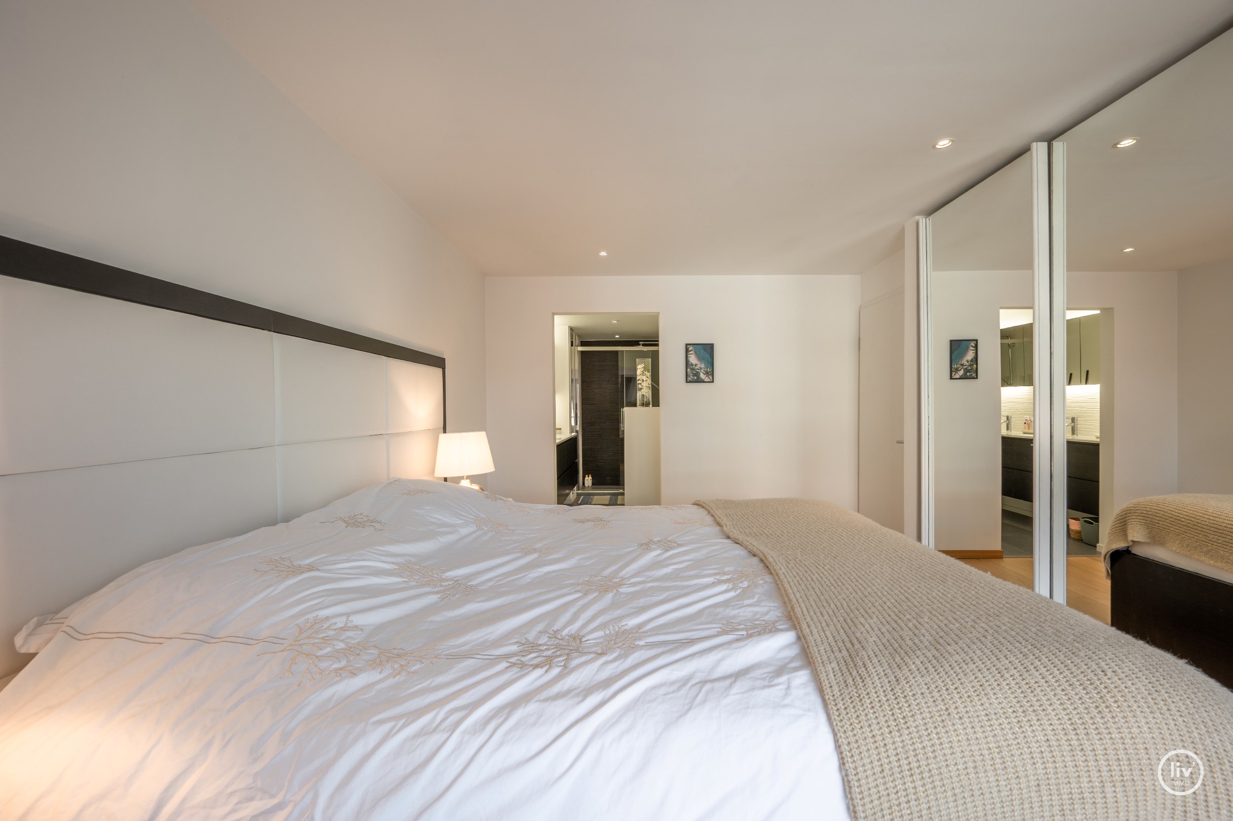 Mooi gerenoveerd appartement in de Paul Parmentierlaan te Knokke. 
