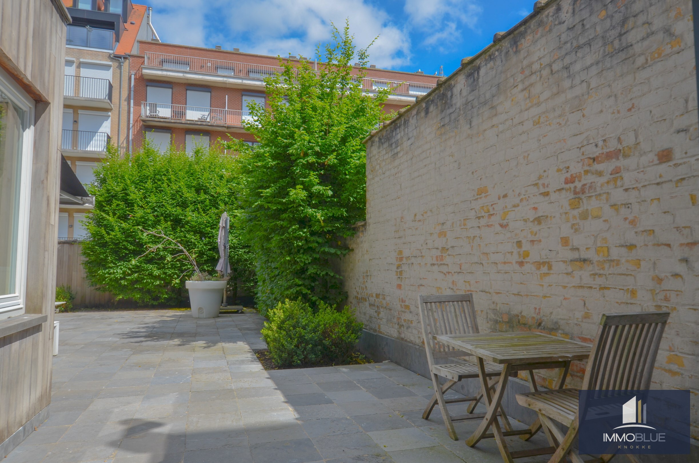 Appartement parfaitement entretenu avec une grande terrasse. 