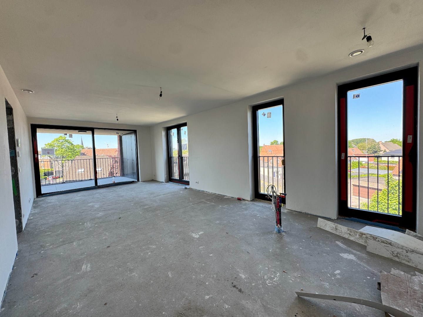 Nieuwbouwappartement met twee slaapkamers, terras en ondergrondse autostaanplaats te koop in Zulte 