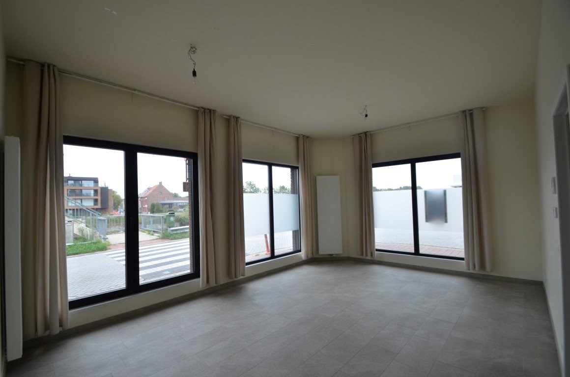 Gelijkvloers appartement met 2 slpks 