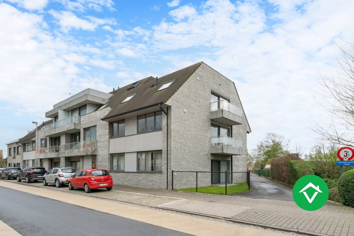 Instapklaar appartement met 2 slaapkamers en grote terrassen te Leke 
