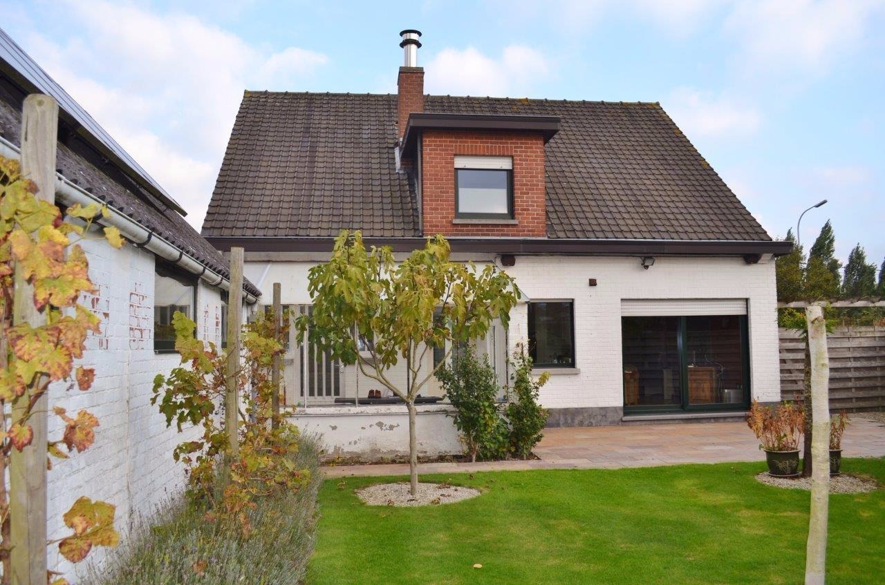 Leuke &#233;&#233;ngezinswoning op ca. 2,32ha te Geluveld (Zonnebeke) 