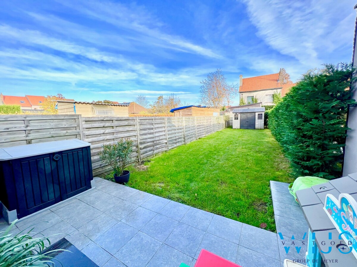 Gerenoveerde gezinswoning met prachtige tuin te Eeklo ! 