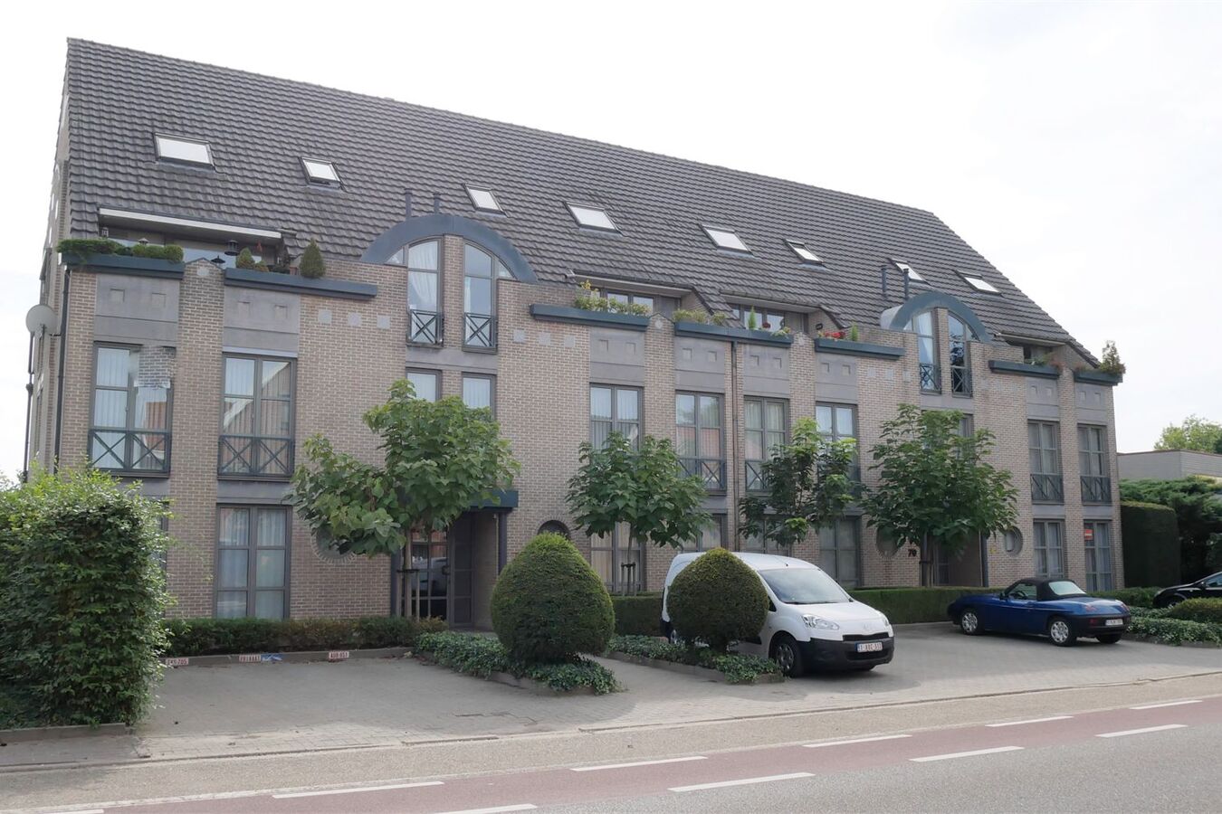 Instapklaar appartement met zonneterras en garage vlakbij Maastricht 