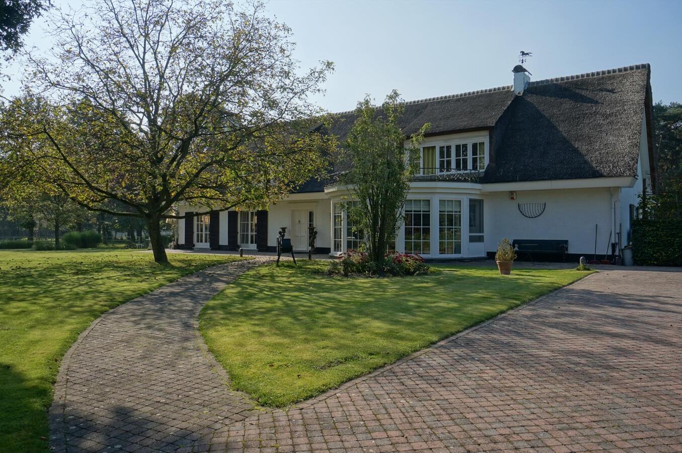 Exclusieve eigendom met binnenpiste op ca. 3,5 ha te WESTMALLE 