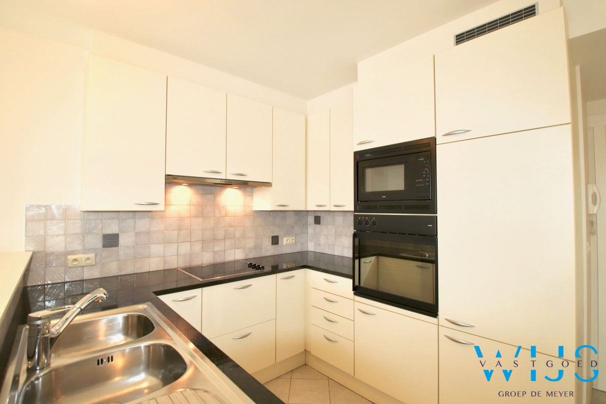 Instapklaar 3 slaapkamerappartement met garage in hartje Assenede ! 