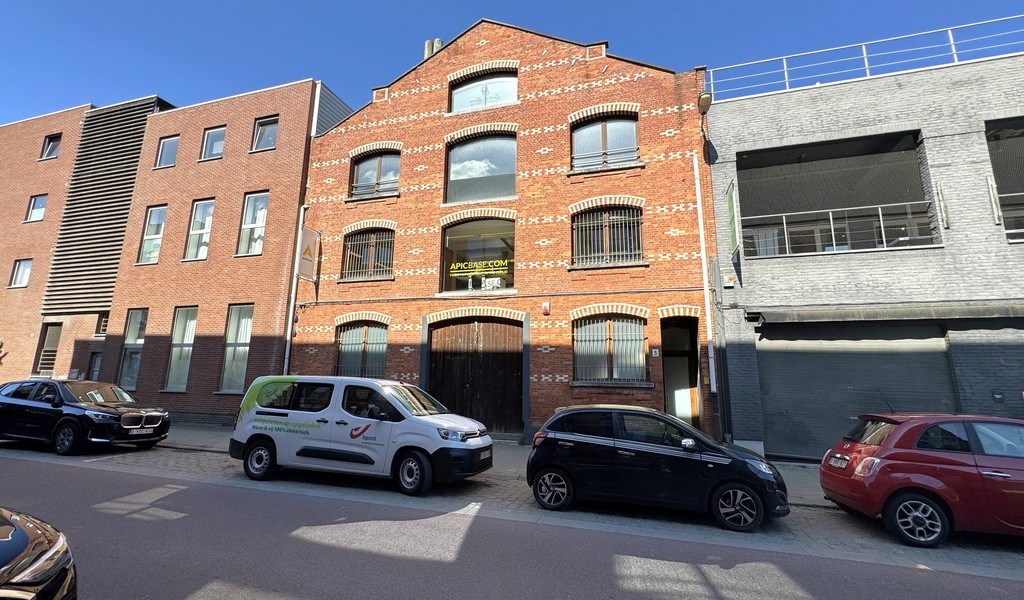 Kantoren en showrooms te huur in loftgebouw te Antwerpen