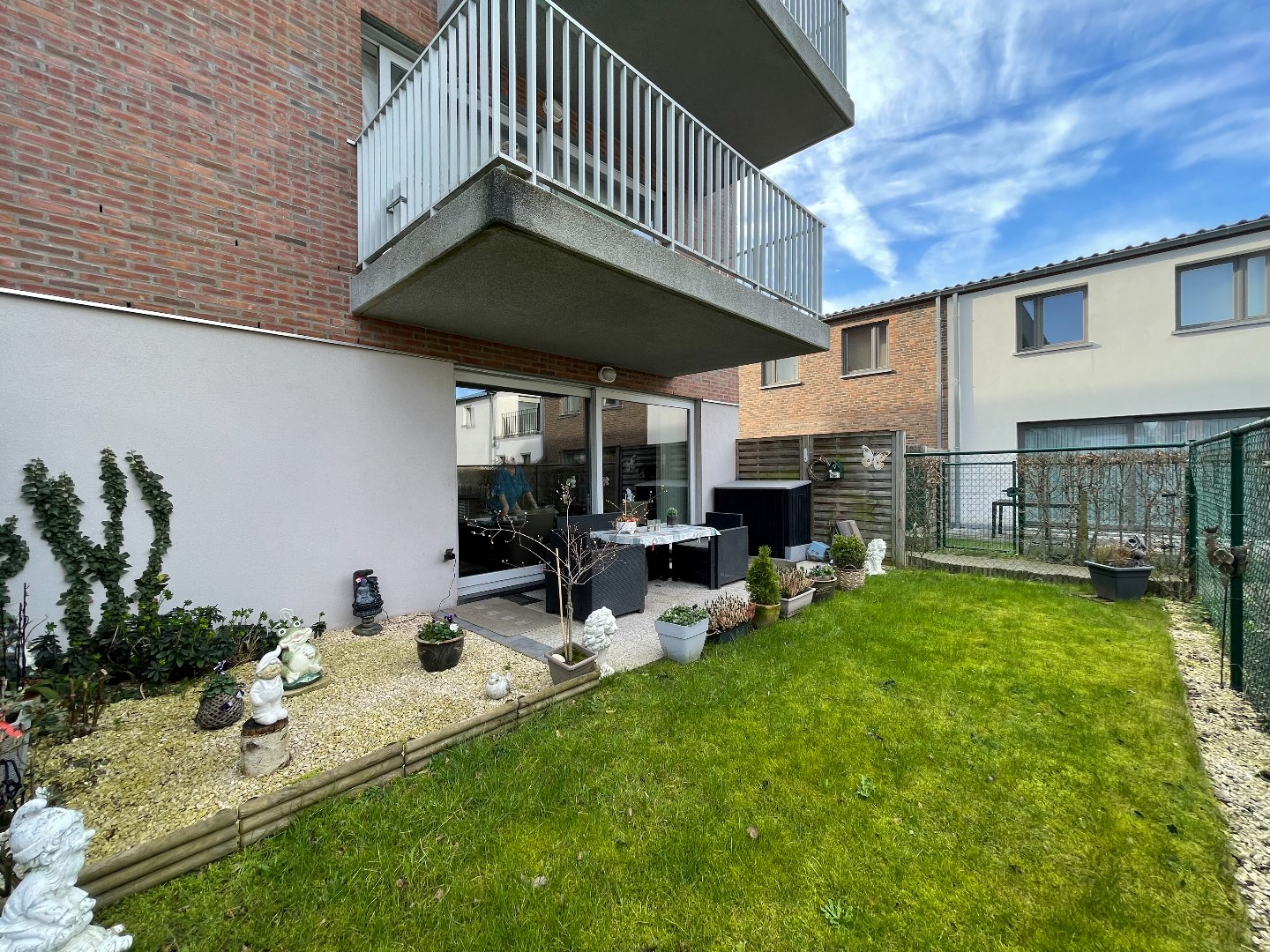 Modern gelijkvloers appartement met tuin in Waregem 