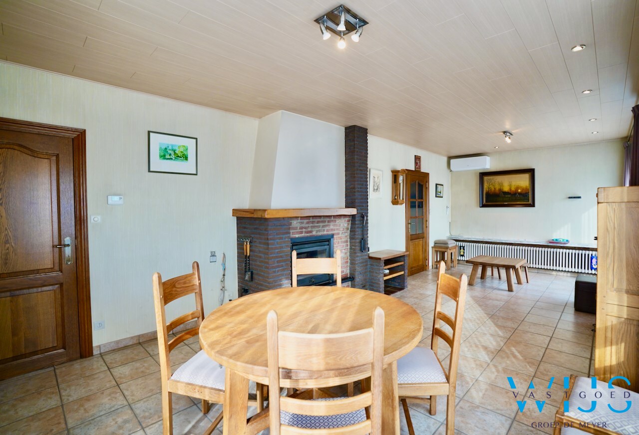 Ruime bungalow op een ideale locatie te Ertvelde ! 