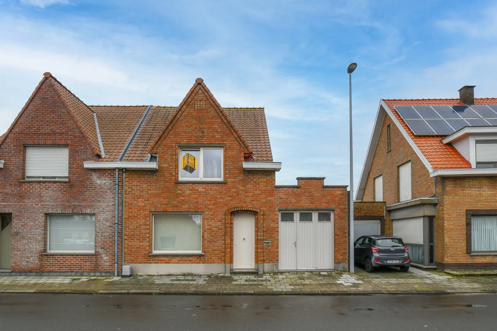 Gerenoveerde woning te Oudenburg met garage, 3 slaapkamers en tuin 