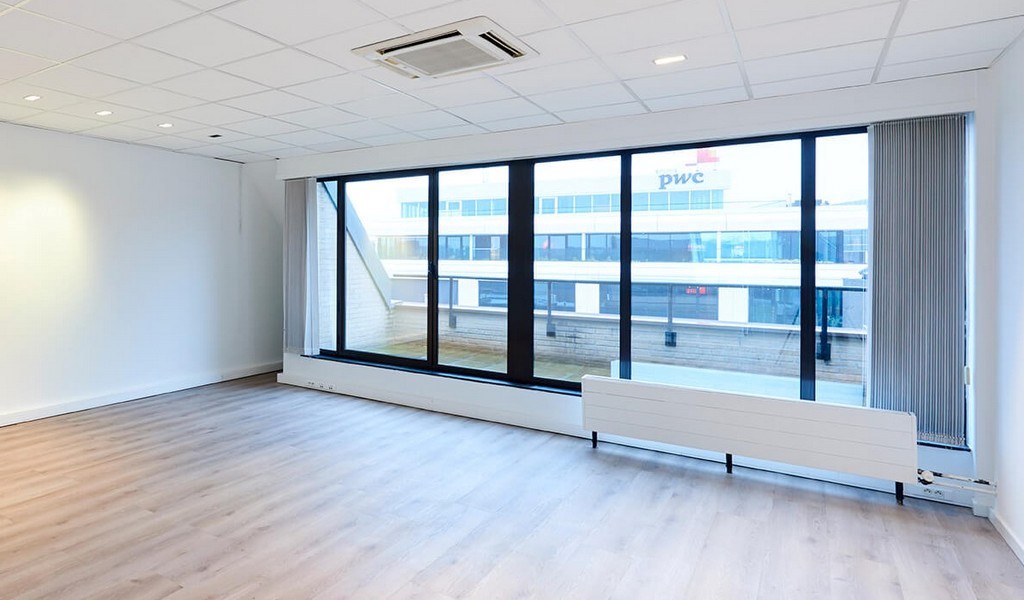 Gerenoveerde kantoren te huur in Carlton Building Antwerpen