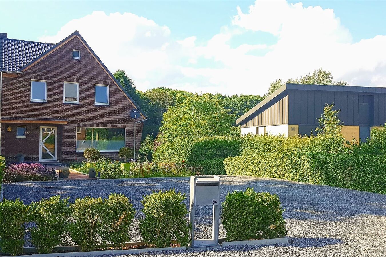 Vernieuwde woning met paardenweide in idyllische omgeving 