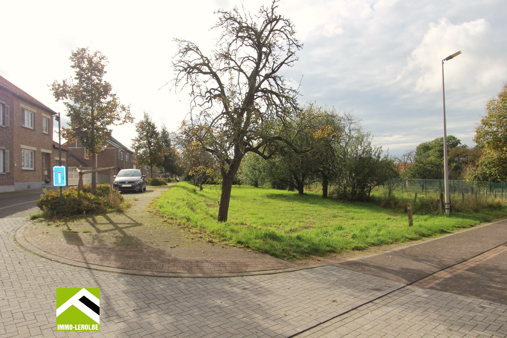 Projectgrond - Woning met diepe tuin, palend aan 3 straten 